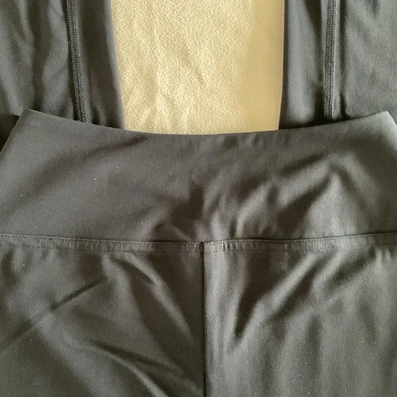 GYMSHARK women’s ’CROSSOVER FLARED LEGGINGS’ - Picture 12 of 12